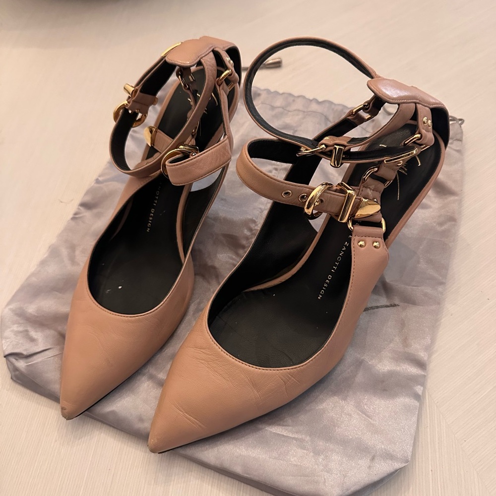 Giuseppe Zanotti nude heel with gold size 41